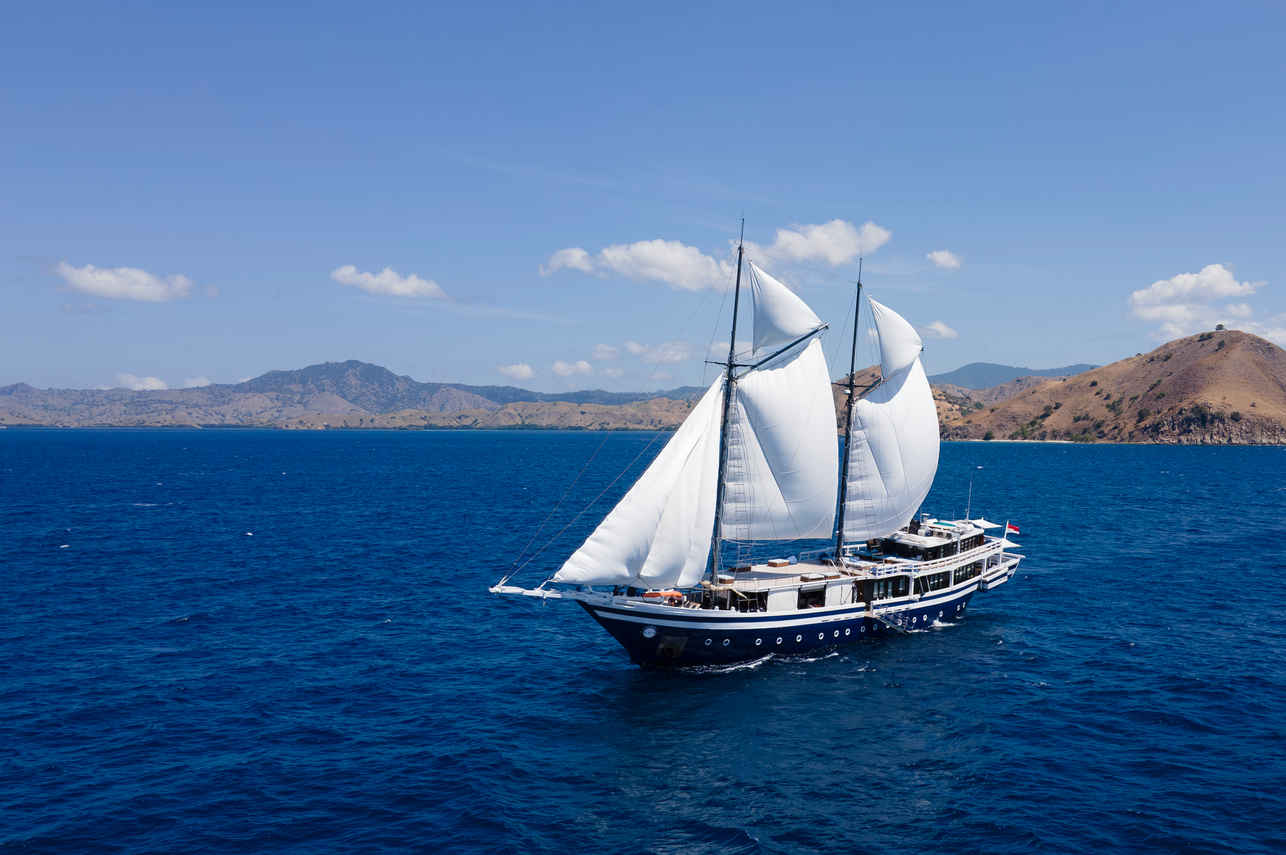 Scubaspa ZEN Indonesia liveaboard under sail.
