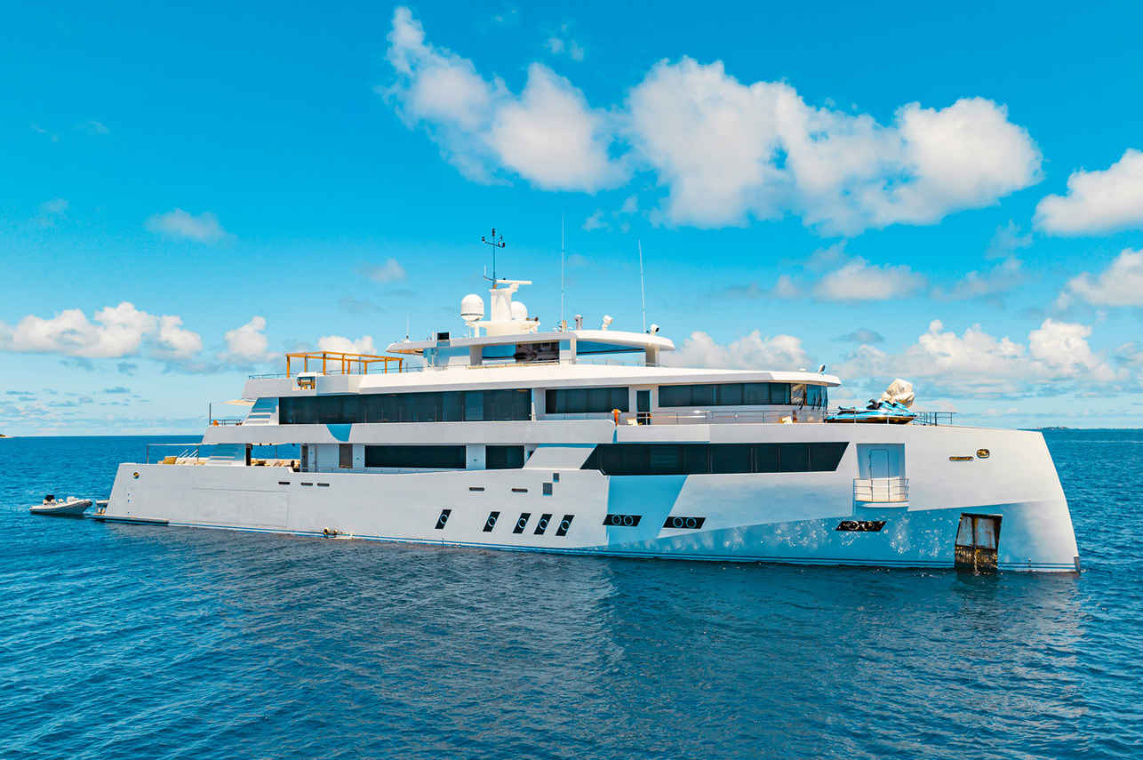 White Pearl liveaboard in the Maldives.